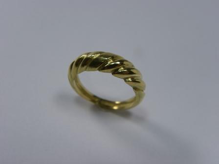 Anel Un Piacere em ouro 18K